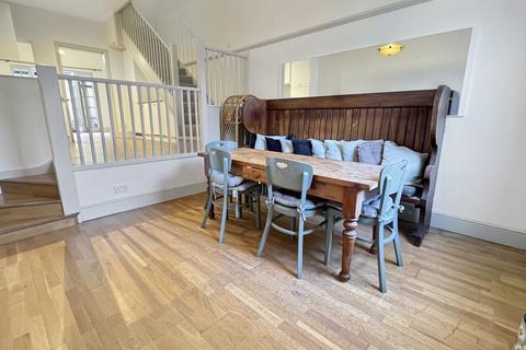 2 bedroom terraced house to rent, York Street, Cowes PO31
