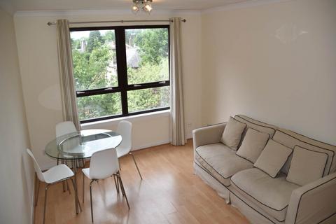 2 bedroom flat to rent, 19E Shepherds Loan, ,