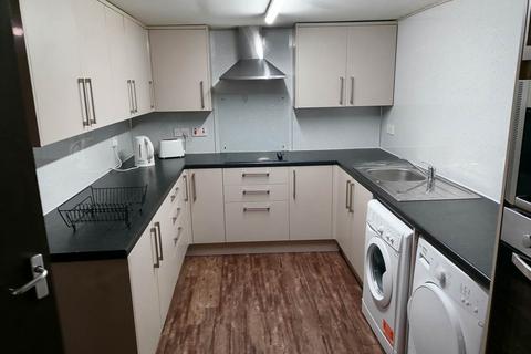 4 bedroom flat to rent, Flat 2, 11 Seabraes Lane, ,