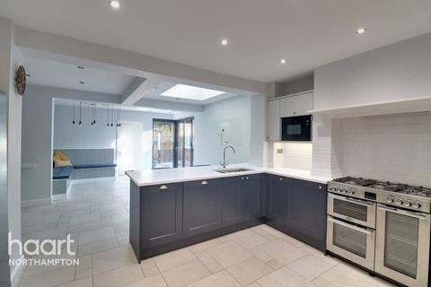3 bedroom terraced house to rent, Raynsford Road, Northampton