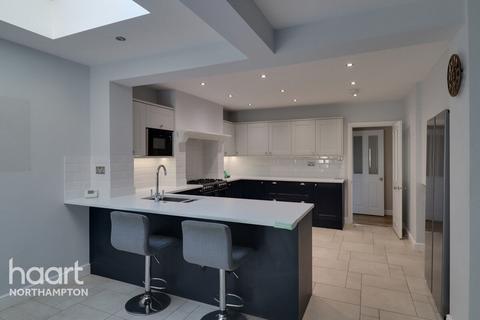3 bedroom terraced house to rent, Raynsford Road, Northampton