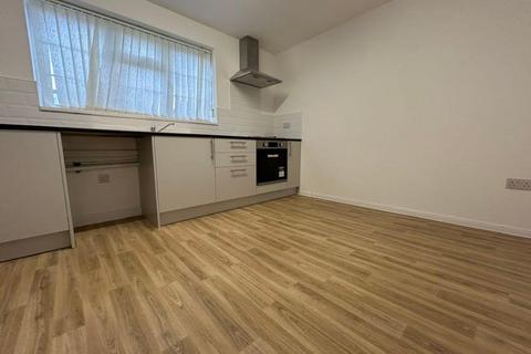 2 bedroom semi-detached house to rent, Bunting Road, Luton, LU4 0UA