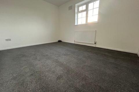 2 bedroom semi-detached house to rent, Bunting Road, Luton, LU4 0UA