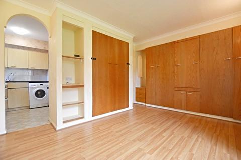 Studio to rent, Redgrave Close, Croydon, Surrey, CR0