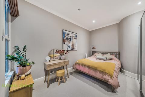 2 bedroom apartment for sale, Bensham Manor Road, Thornton Heath, CR7