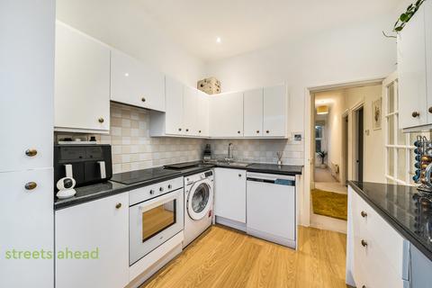 2 bedroom apartment for sale, Bensham Manor Road, Thornton Heath, CR7