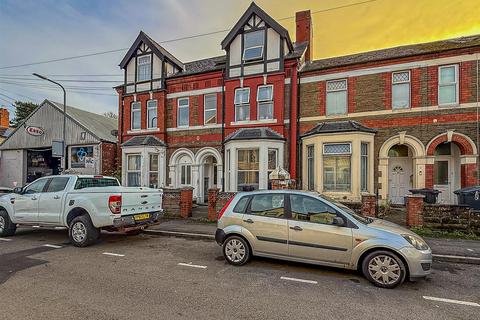 3 bedroom duplex to rent, Llanishen Street, Cardiff CF14