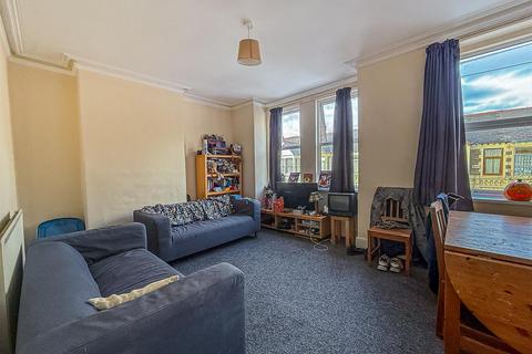 3 bedroom duplex to rent, Llanishen Street, Cardiff CF14