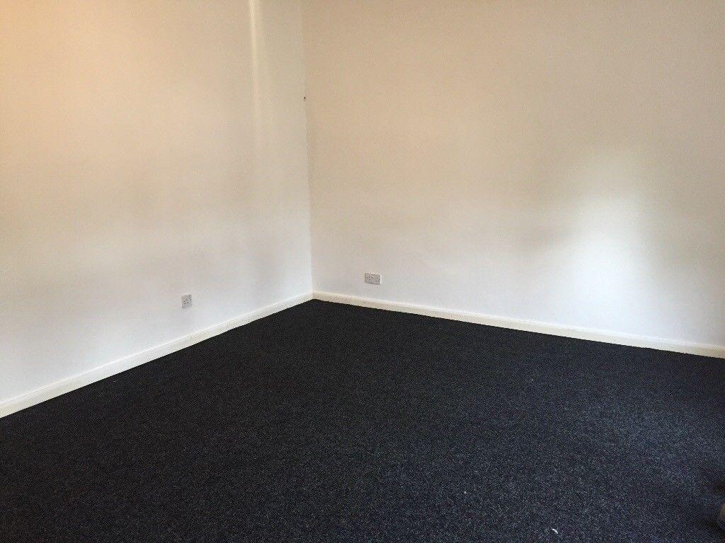 Bright, freshly painted single bedroom with neu...