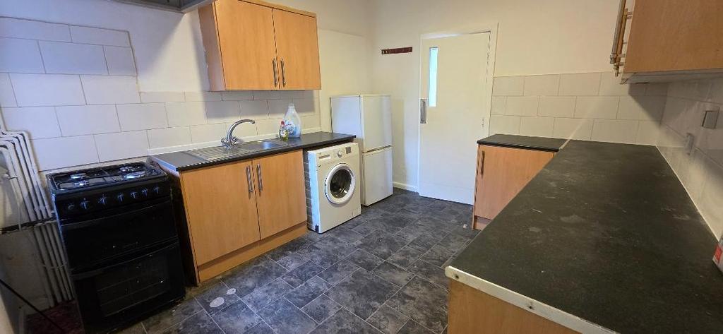 Spacious kitchen with plentiful worktop space...