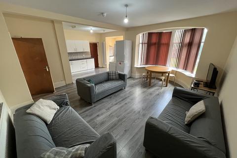 8 bedroom semi-detached house to rent - Park Range, Manchester M14