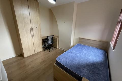 8 bedroom semi-detached house to rent, Park Range, Manchester M14