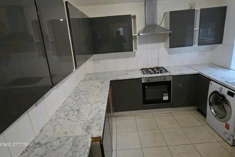 1 bedroom in a house share to rent, Kensington Avenue, Manchester, M14