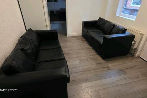 1 bedroom in a house share to rent, Kensington Avenue, Manchester, M14