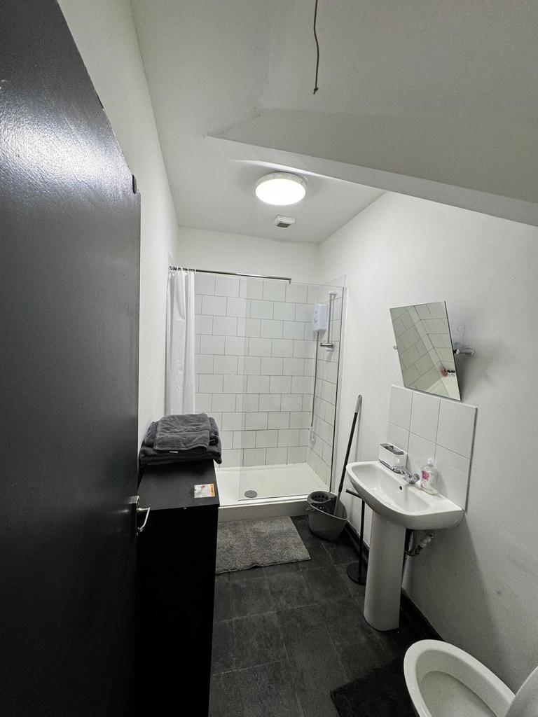 Well-presented bathroom with a tiled walk-in sh...