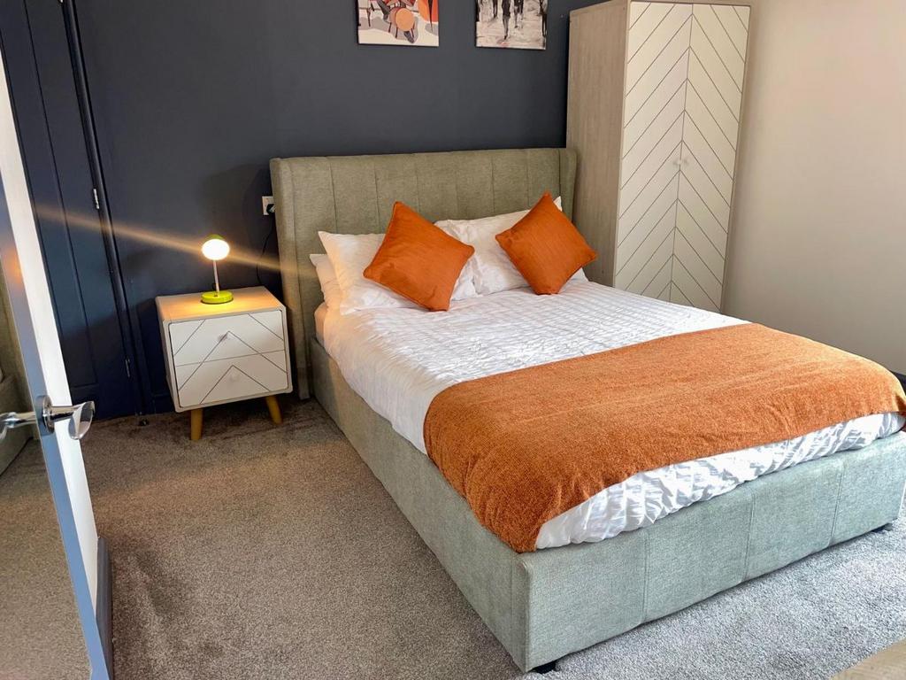 House in Grimsby, North East Lincolnshire - More