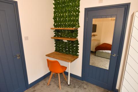 undefined, Room 5