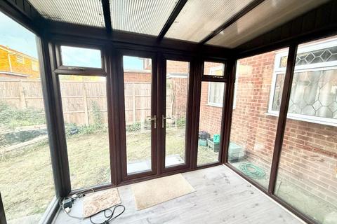 2 bedroom detached house for sale, Waarem Avenue, Canvey Island