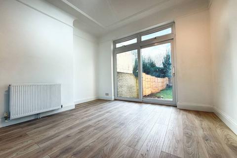 4 bedroom semi-detached house to rent, Longfield Avenue, London