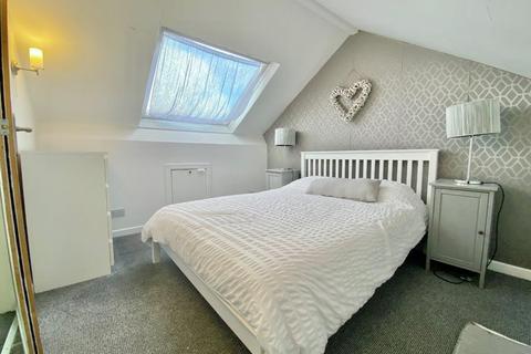 2 bedroom flat to rent, Belgrave Road, Torquay