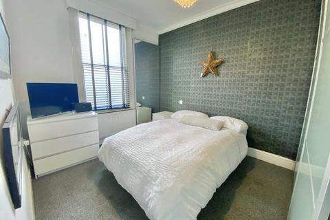 2 bedroom flat to rent, Belgrave Road, Torquay