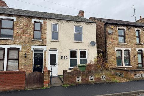 3 bedroom terraced house to rent, York Road, Wisbech