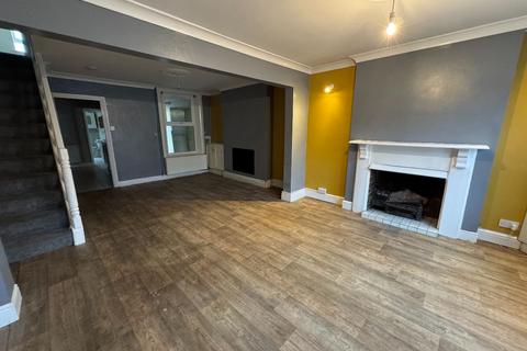 3 bedroom terraced house to rent, York Road, Wisbech
