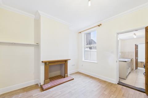 2 bedroom terraced house to rent, Carshalton Road - WhOLE