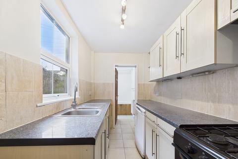 2 bedroom terraced house to rent, Carshalton Road - WhOLE