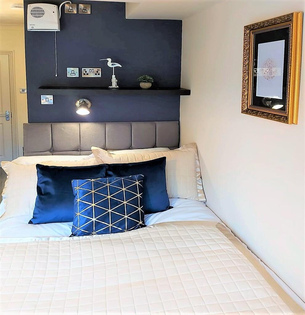 11 EL room2.1.jpg