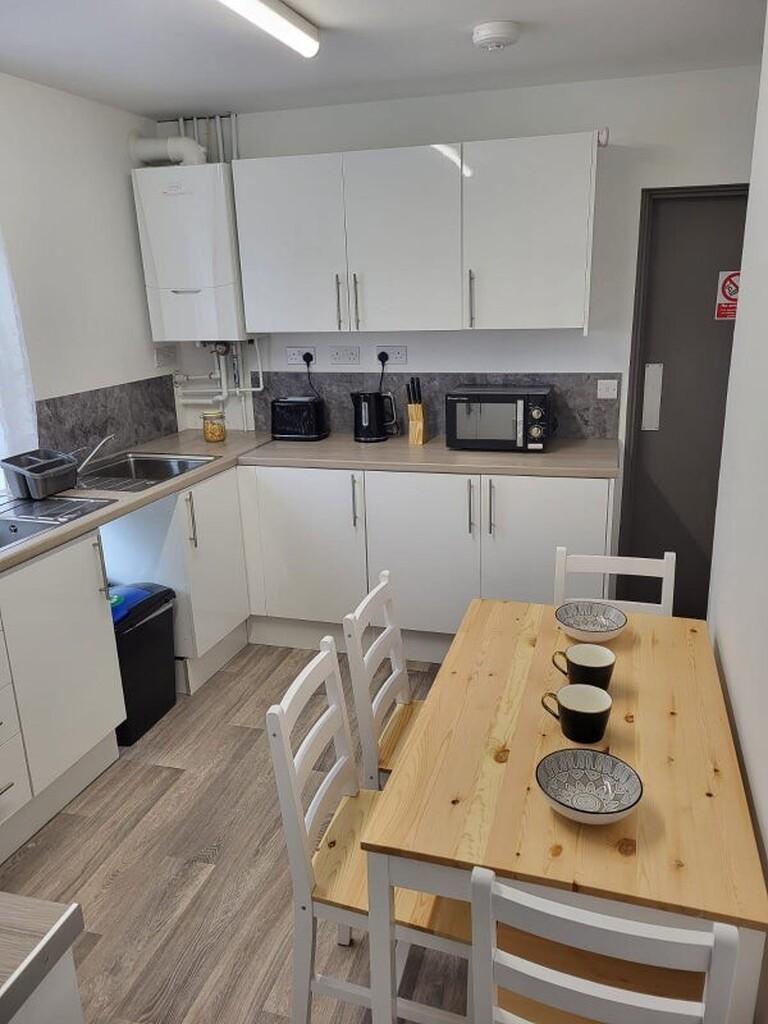 Kitchen 1-2.jpg