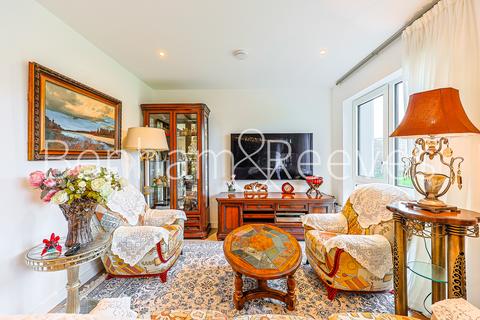 1 bedroom apartment to rent, Parrs Way, Holland House W6