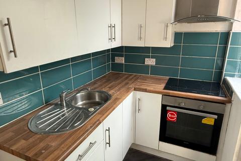 2 bedroom semi-detached house to rent, Liverpool Street, Salford