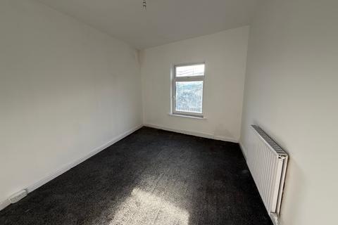 2 bedroom semi-detached house to rent, Liverpool Street, Salford