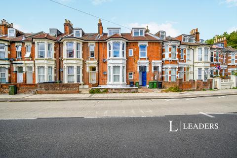 3 bedroom flat to rent, Waverley Road, PO5
