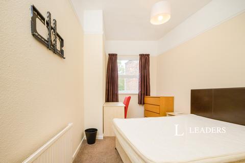 3 bedroom flat to rent, Waverley Road, PO5