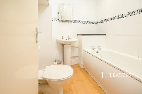 3 bedroom flat to rent, Waverley Road, PO5