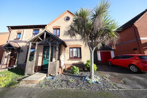 3 bedroom semi-detached house to rent, Bruces Wharf Road, Grays