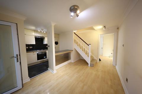 3 bedroom semi-detached house to rent, Bruces Wharf Road, Grays