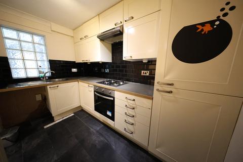 3 bedroom semi-detached house to rent, Bruces Wharf Road, Grays
