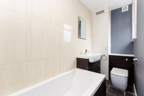 2 bedroom flat to rent, Thornton Avenue, Telford Park, London, SW2