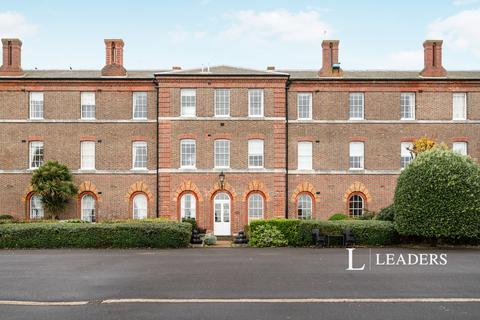 3 bedroom flat to rent, Halliday House, Gunners Row, PO4