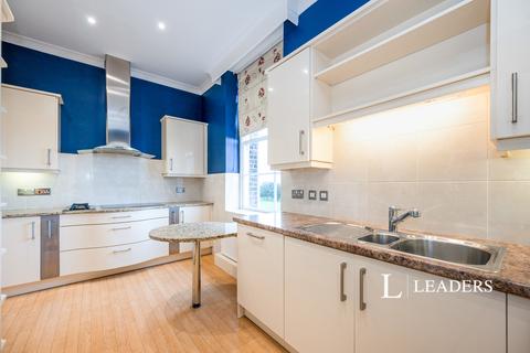 3 bedroom flat to rent, Halliday House, Gunners Row, PO4