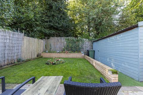 2 bedroom semi-detached bungalow to rent, Kirkwood Drive, Huddersfield HD3