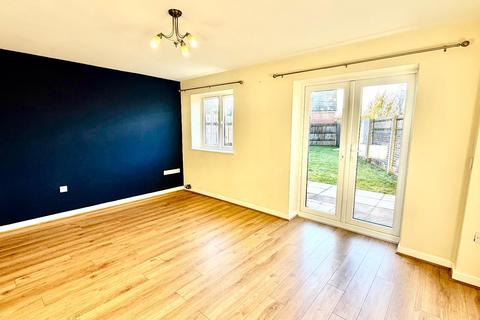 3 bedroom semi-detached house to rent, Dumolos Lane, Glascote