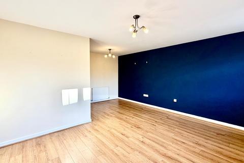 3 bedroom semi-detached house to rent, Dumolos Lane, Glascote
