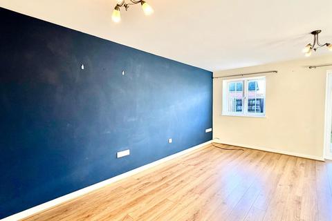 3 bedroom semi-detached house to rent, Dumolos Lane, Glascote