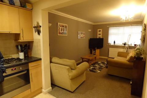 2 bedroom apartment to rent, Sandown Road, Lake