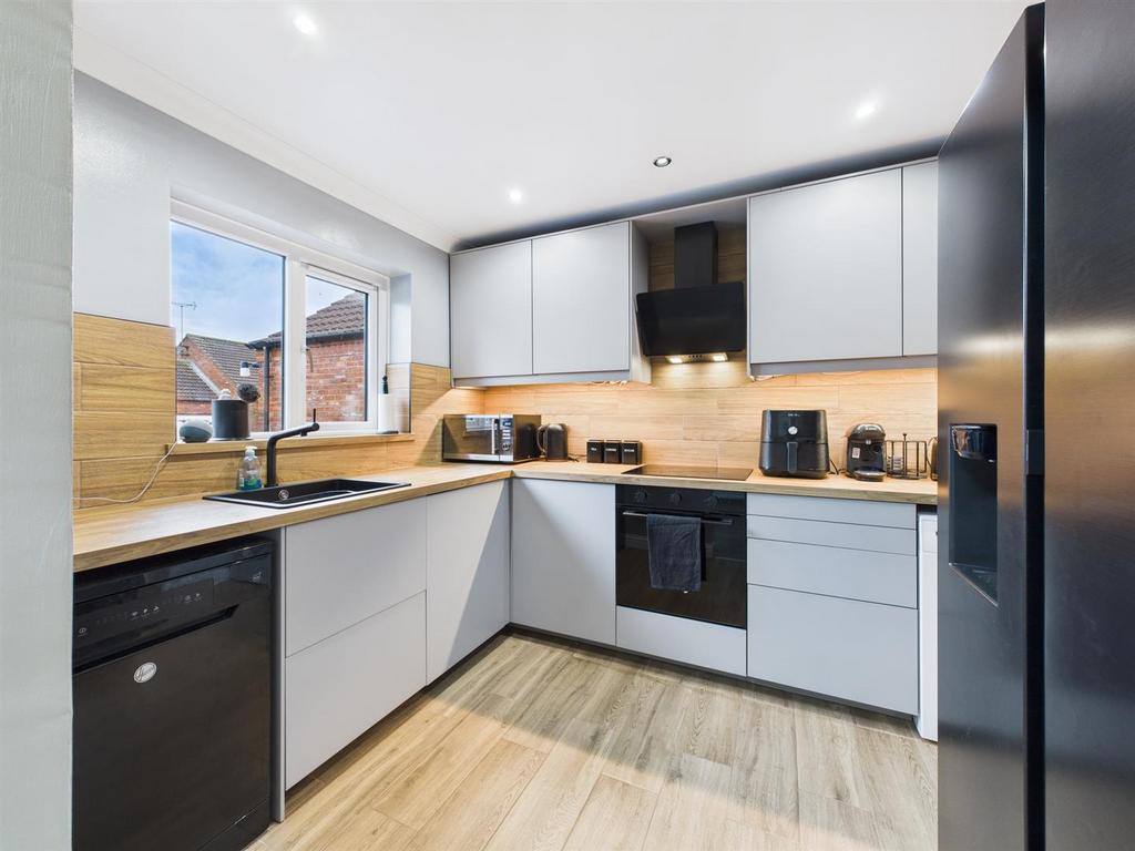 Kitchen: