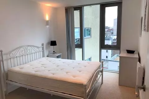 1 bedroom apartment to rent - View 5